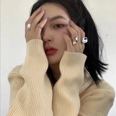 玫瑰 - 杰伊·罗奇 导演 奥利维娅·科尔曼  主演